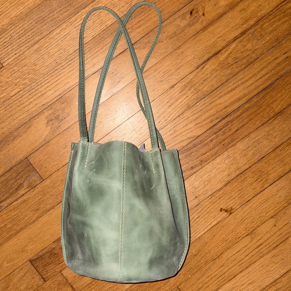 Portland Leather Green Tote Bag - Picture 4 of 9